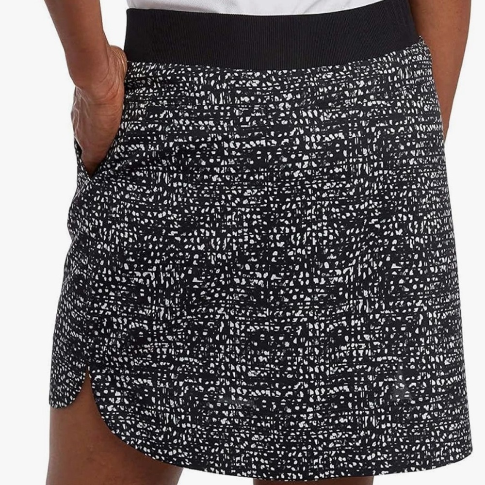 Black and White Mini Skater Skirt with Slit